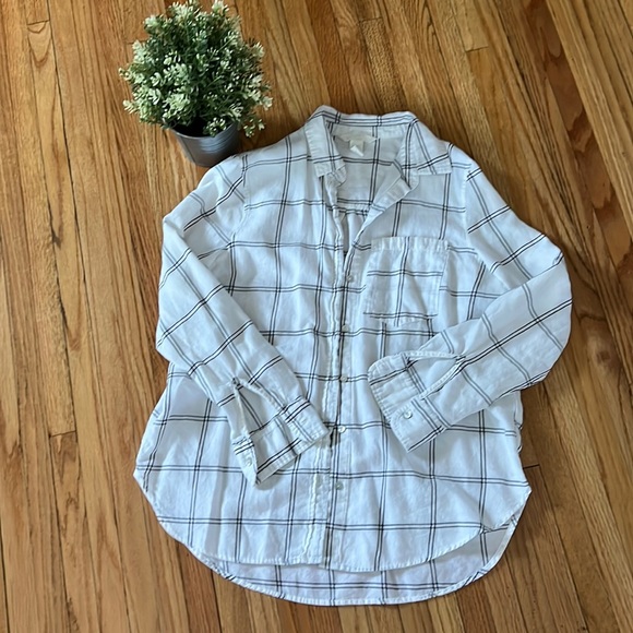 H&M Tops - H&M white long sleeve size 8